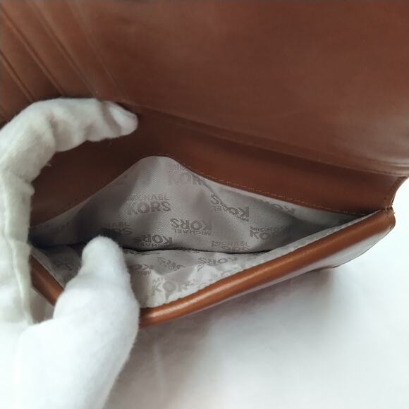 Michael Kors Altor Brown Leathe Studded Credit Card ID Window Bifold Wallet - Picture 15 of 16